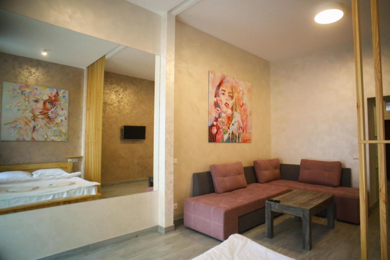 Leogrand Apartment On Drohobycha 4 リヴィウ エクステリア 写真